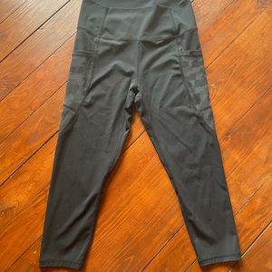 Zyia Black Camo Reflective Pocket Brilliant Capri